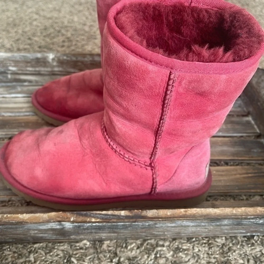 Womens Size 5 Raspberry UGG Short‎ Boots - Picture 4 of 5